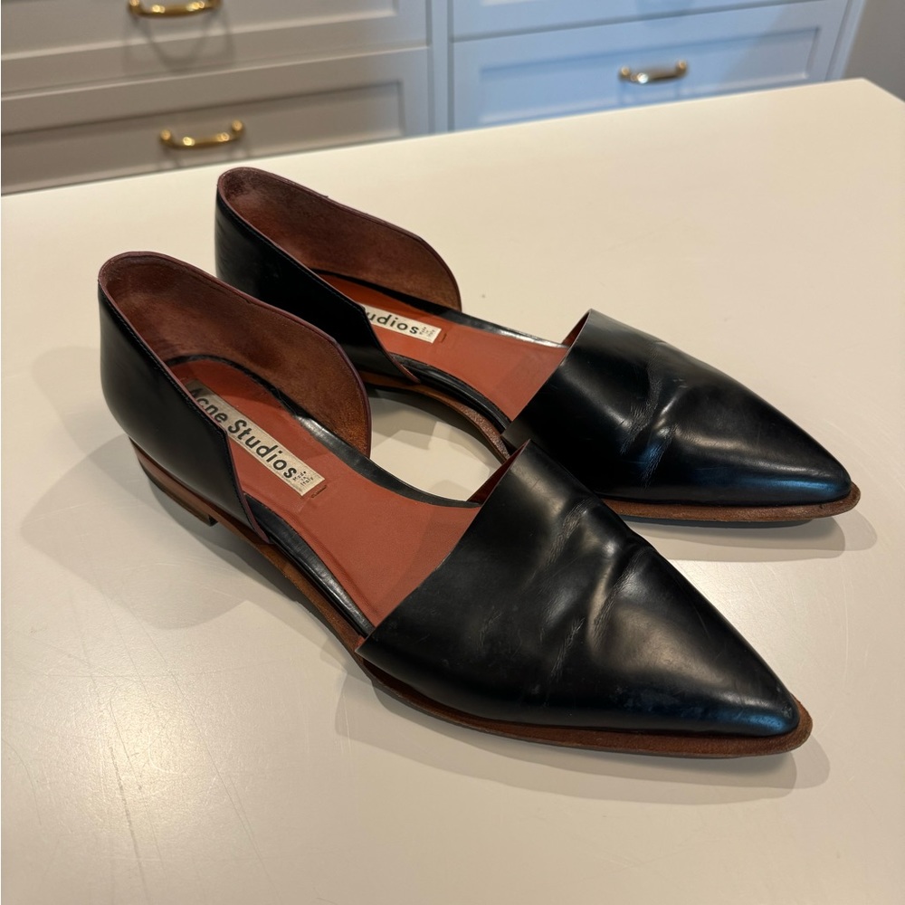 Acne flats